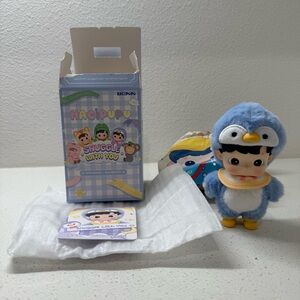 Pop Mart Hacipupu Snuggle with You Figure - Quirky Penguin